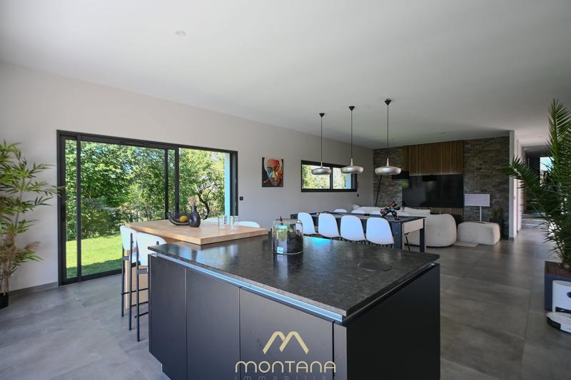 Maison contemporaine - 240 m² - 7 pièces