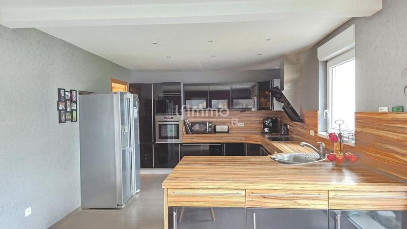 Maison - 225 m² - 8 pièces