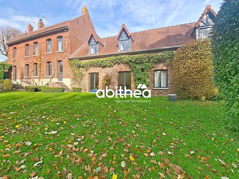 Propriété - 327 m² - 9 pièces