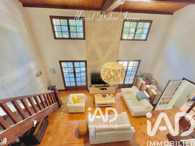 Maison - 201 m² - 5 pièces