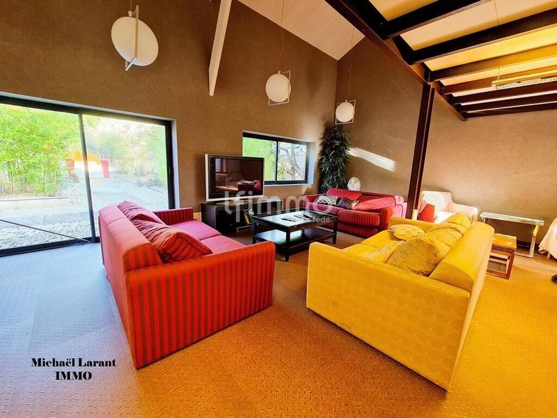 Propriété - 484 m² - 7 pièces