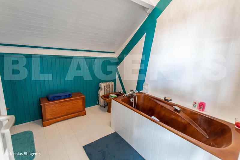 Maison - 180 m² - 7 pièces