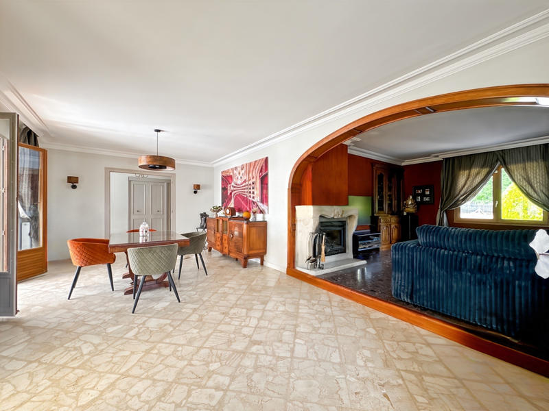 Maison - 250 m² - 8 pièces