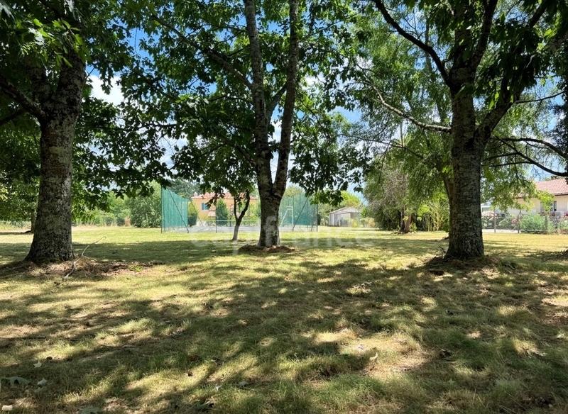 Demeure - 254 m² - 9 pièces