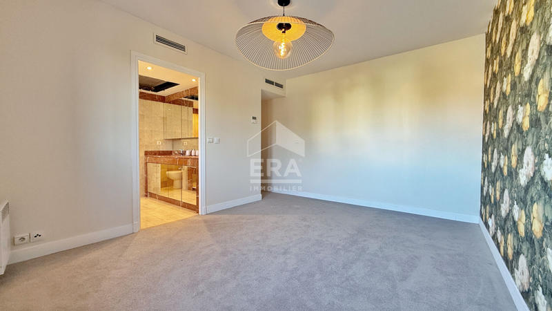 Appartement - 99 m² - 3 pièces