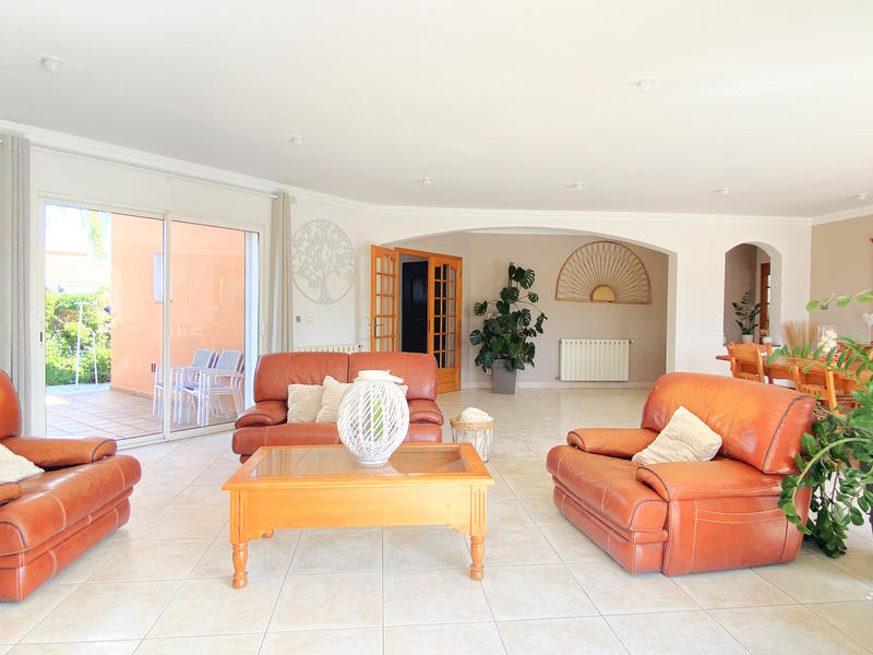 Villa - 218 m² - 6 pièces