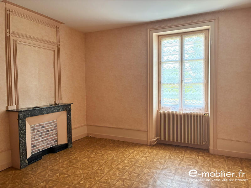 Maison - 220 m² - 8 pièces