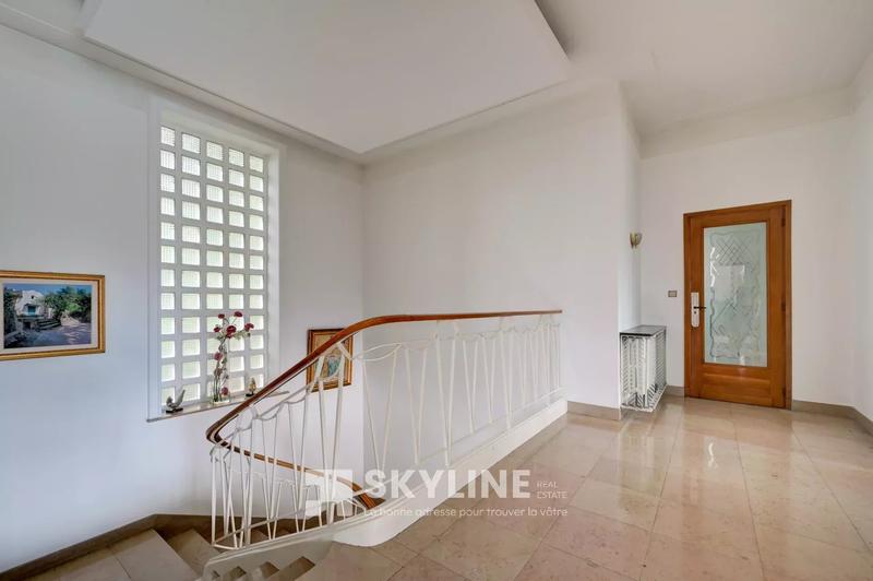 Villa - 285 m² - 9 pièces