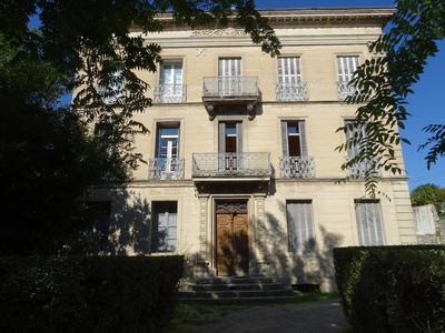 Maison - 410 m² - 12 pièces