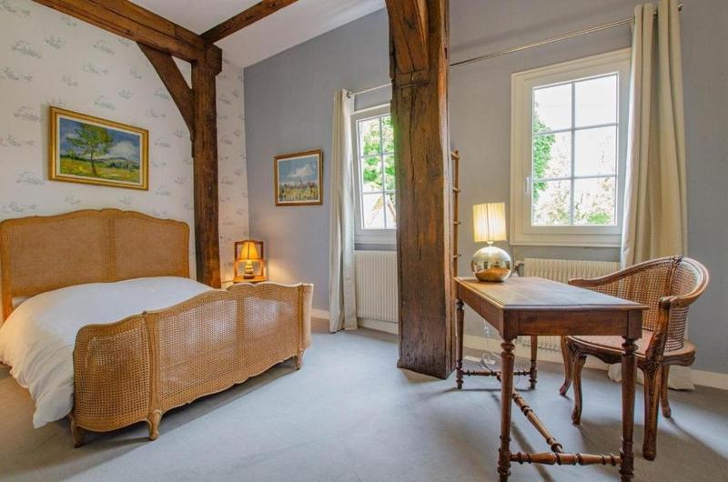 Demeure - 250 m² - 10 pièces