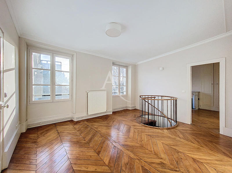 Appartement - 177 m² - 5 pièces