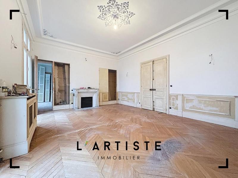 Château - 590 m² - 16 pièces