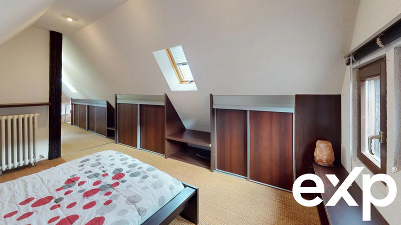 Maison traditionnelle - 258 m² - 7 pièces