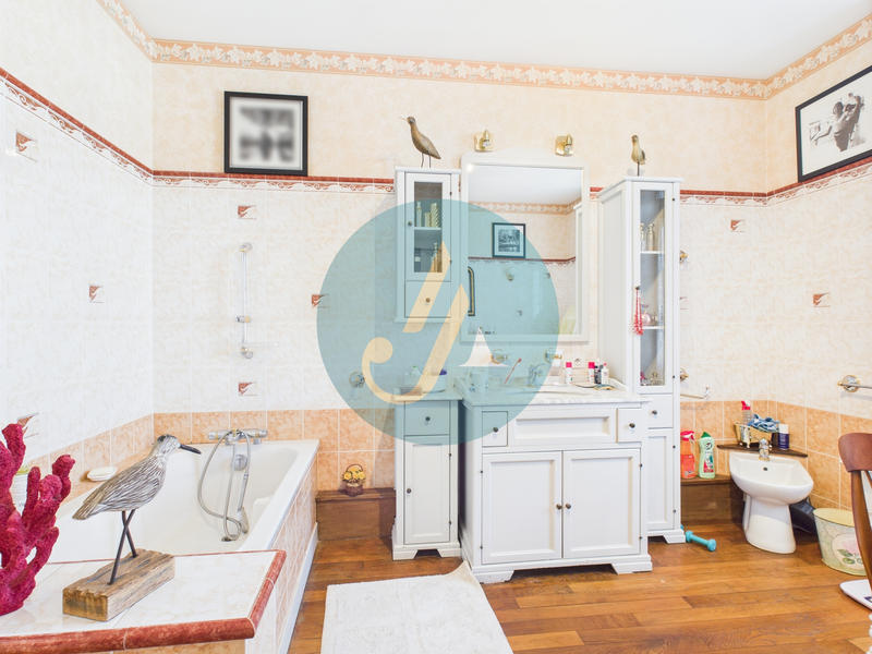 Maison - 169 m² - 7 pièces