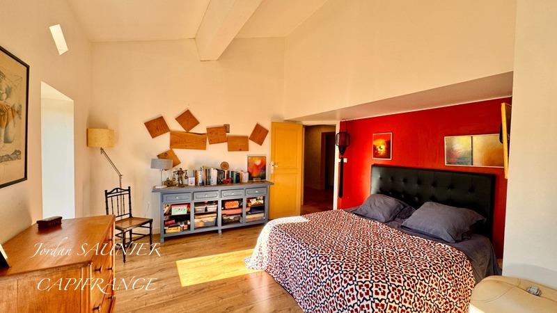 Propriété - 407 m² - 10 pièces