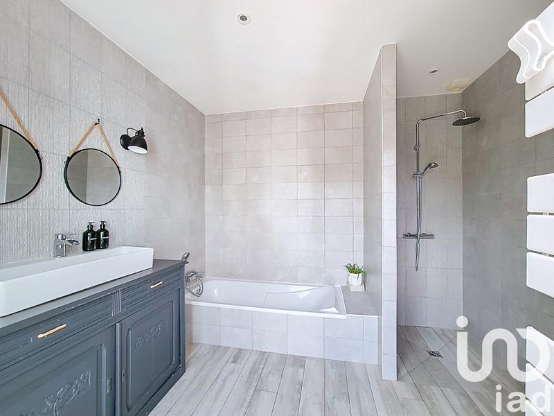 Maison - 176 m² - 8 pièces