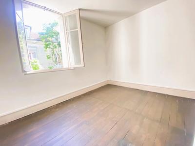 Maison - 220 m² - 11 pièces