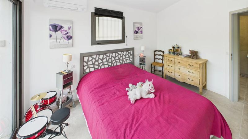 Maison - 250 m² - 8 pièces