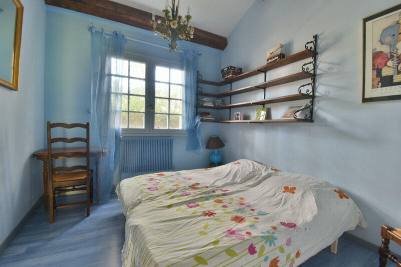 Maison - 234 m² - 8 pièces