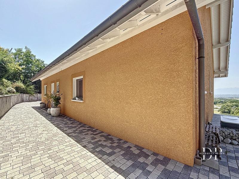 Maison - 222 m² - 5 pièces