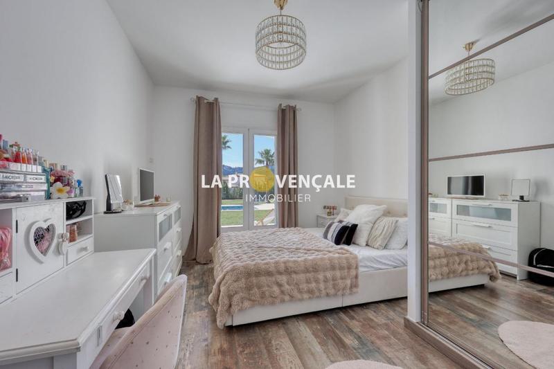 Villa - 250 m² - 6 pièces