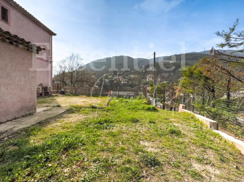 Propriété - 143 m² - 6 pièces