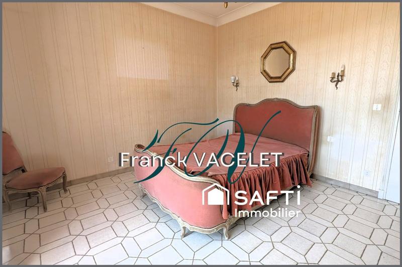 Maison - 250 m² - 8 pièces