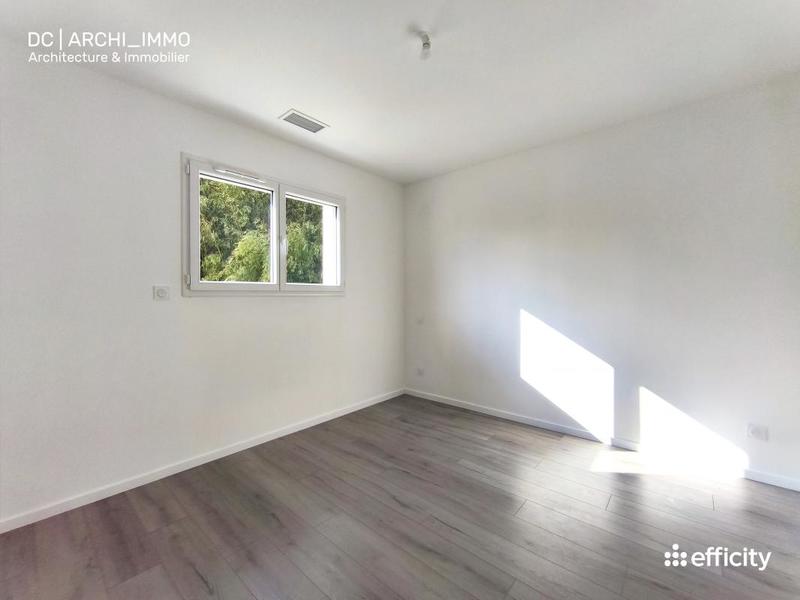 Maison - 230 m² - 11 pièces