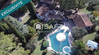 Villa - 260 m² - 6 pièces