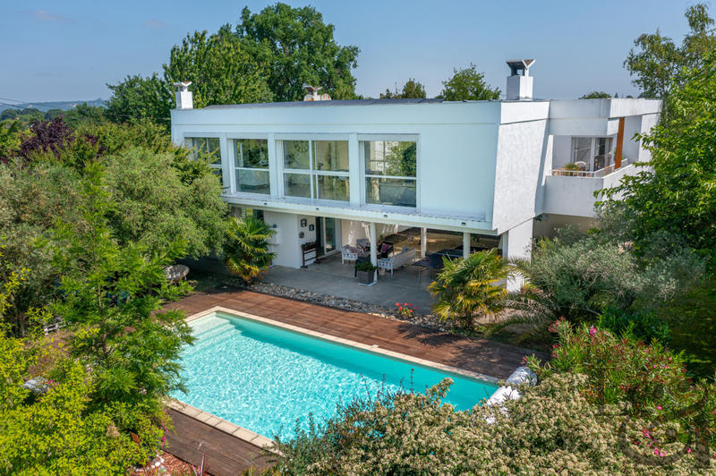 Maison - 254 m² - 7 pièces