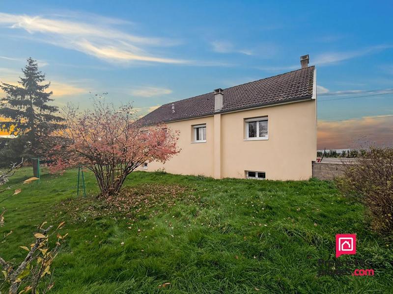 Maison - 99 m² - 5 pièces