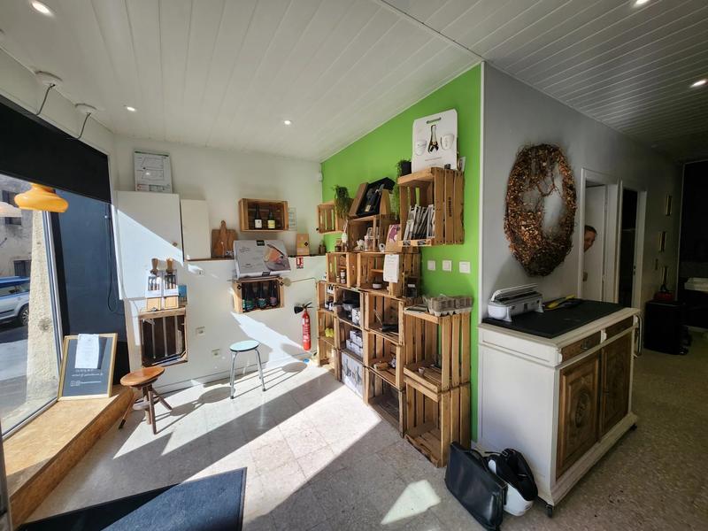 Magasins - 85 m² - 5 pièces