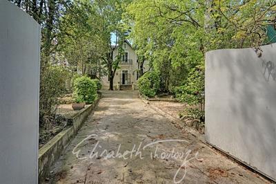 Maison - 240 m² - 9 pièces