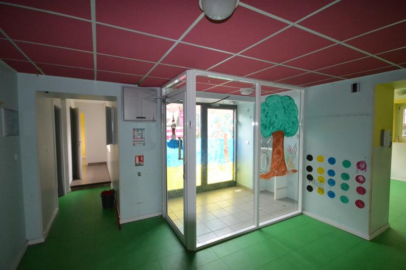 Local d'activités - 100 m² - 6 pièces