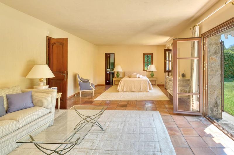 Villa - 460 m² - 9 pièces