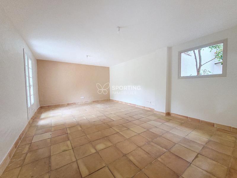 Maison - 400 m² - 8 pièces