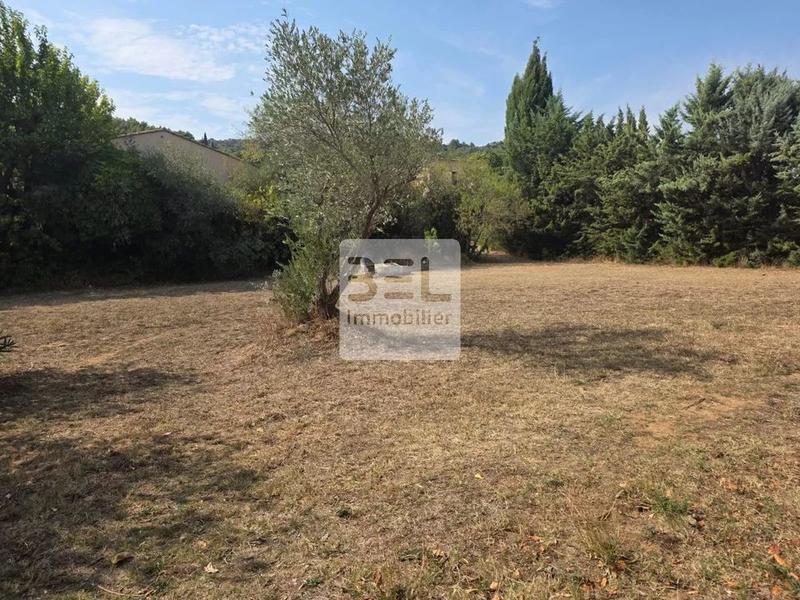 Terrain constructible - 1 525 m²