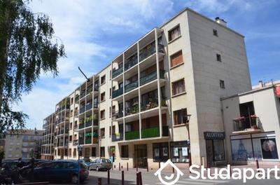 Chambre - 85 m² - 1 pièce