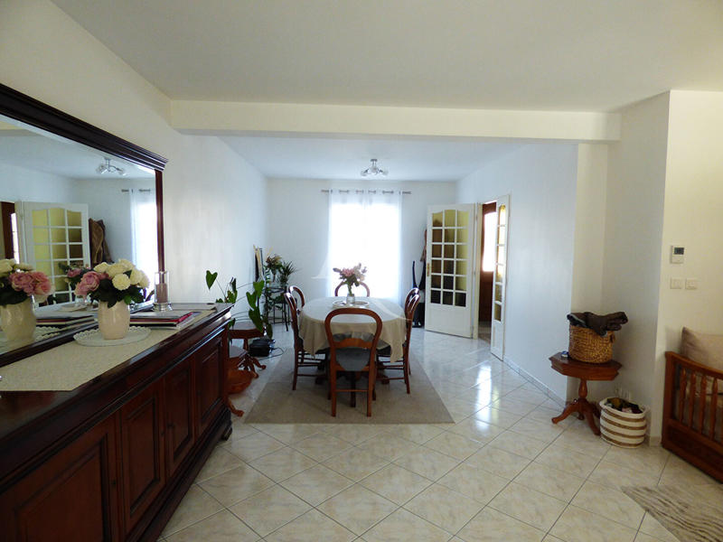 Maison - 181 m² - 6 pièces