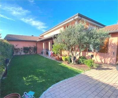 Villa - 176 m² - 6 pièces