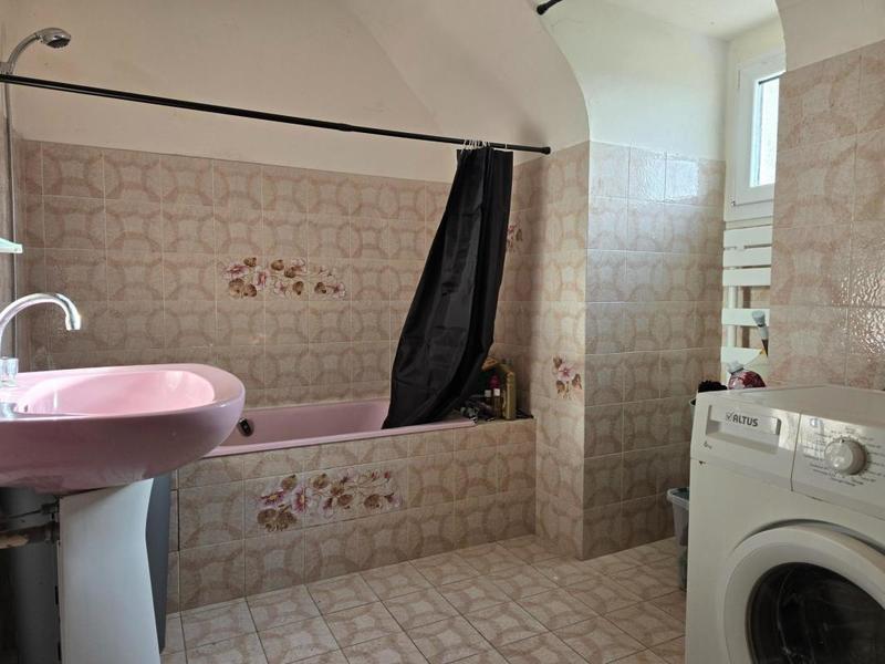 Maison - 237 m² - 8 pièces