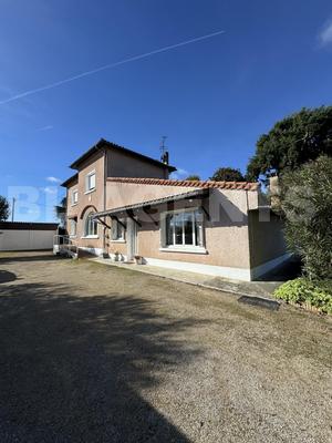 Maison traditionnelle - 187 m² - 6 pièces