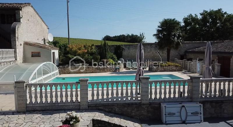 Propriété - 251 m² - 9 pièces