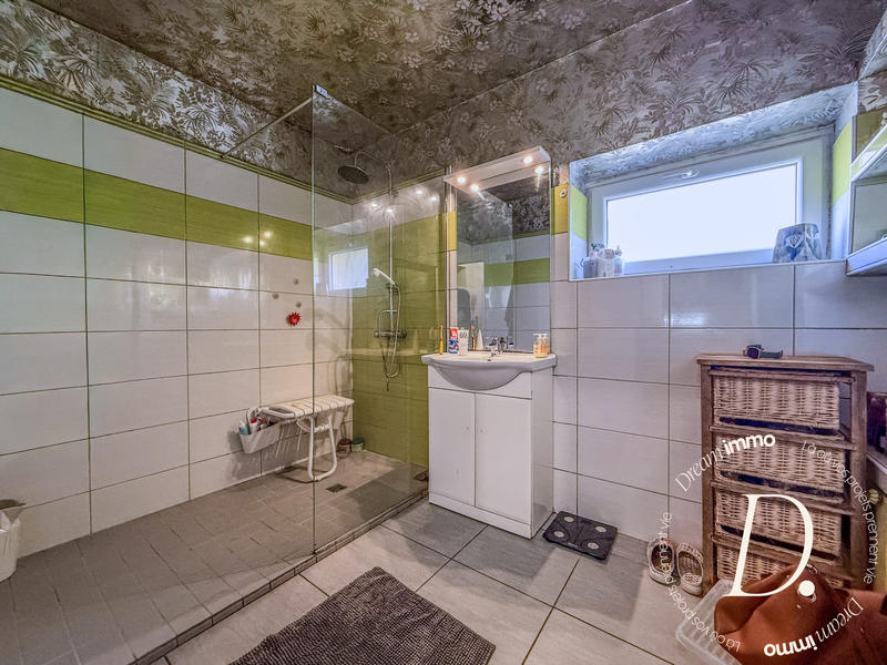 Maison - 168 m² - 8 pièces