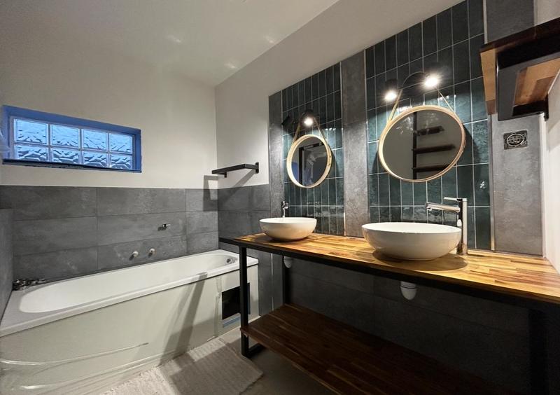 Maison - 210 m² - 6 pièces