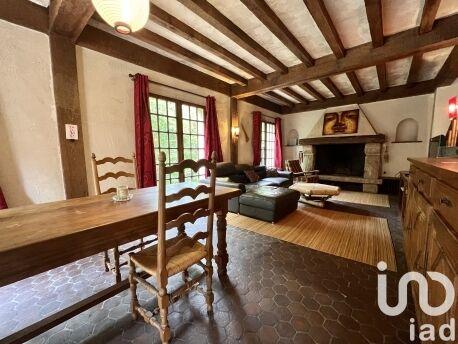 Maison - 212 m² - 8 pièces