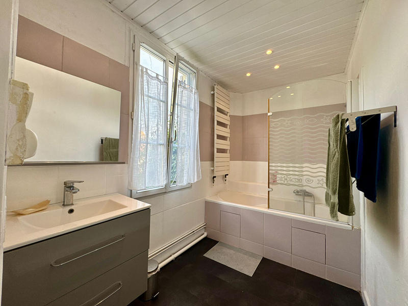 Maison - 226 m² - 8 pièces