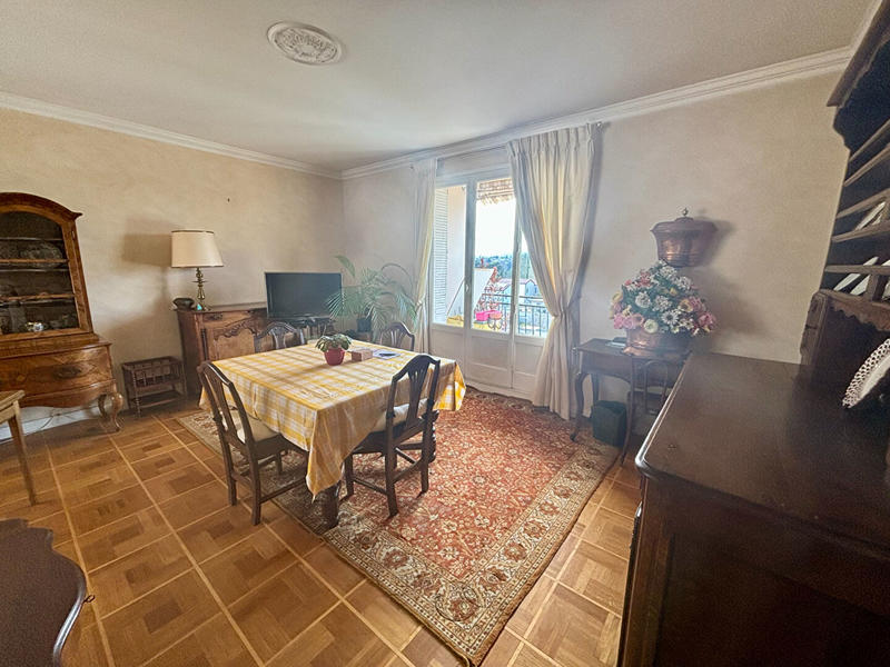 Appartement - 153 m² - 6 pièces