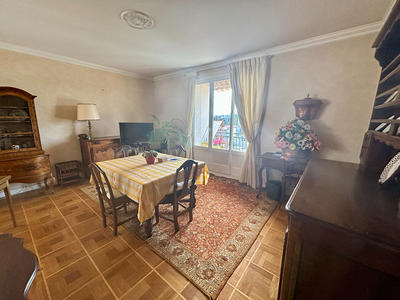 Appartement - 153 m² - 6 pièces