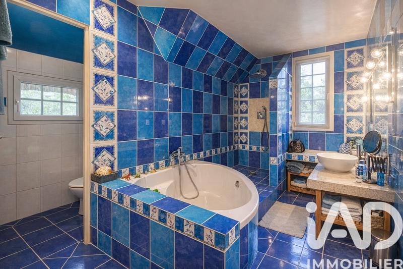 Maison - 250 m² - 10 pièces